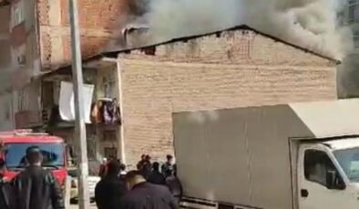 Elazığ’da çatı yangını hızla söndürüldü