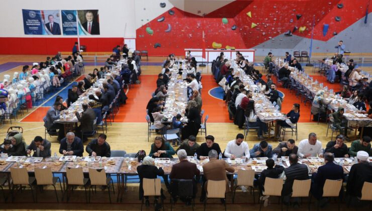 Diyarbakır Gençlik ve Spor İl Müdürlüğü personeli iftar buluşmasında bir araya geldi