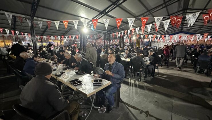 Diyarbakır’da  İftar Çadırında İlk Oruçlar Açıldı