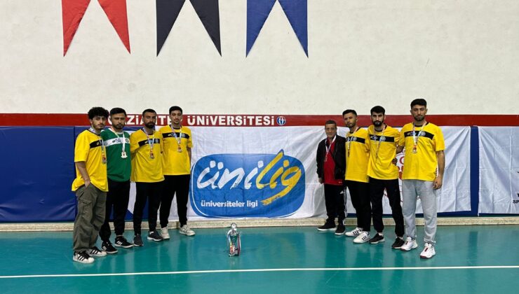 D.Ü. hokey Türkiye şampiyonasında final heyecanı yaşadı