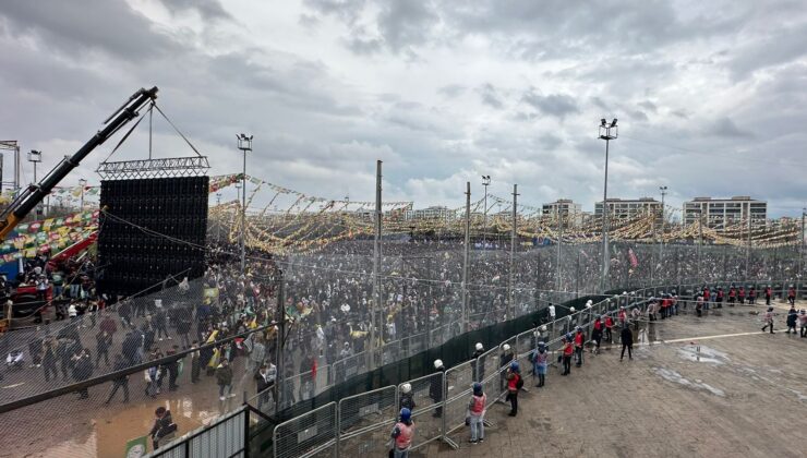 Diyarbakırdaki Newroz bilançosu : 166 kişi  gözaltına alındı