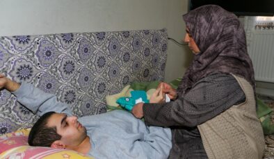 Hayatını engelli çocuklarına ve kayınvalidesine adadı