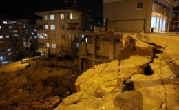 Kahramanmaraş’ta toprak kayması: Araçlar zarar gördü