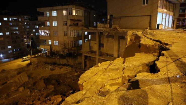 Kahramanmaraş’ta toprak kayması: Araçlar zarar gördü
