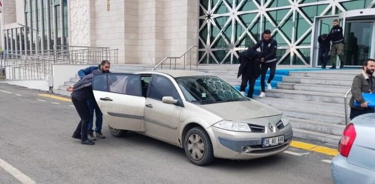 Kars’ta dolandırıcılar suçüstü yakalandı