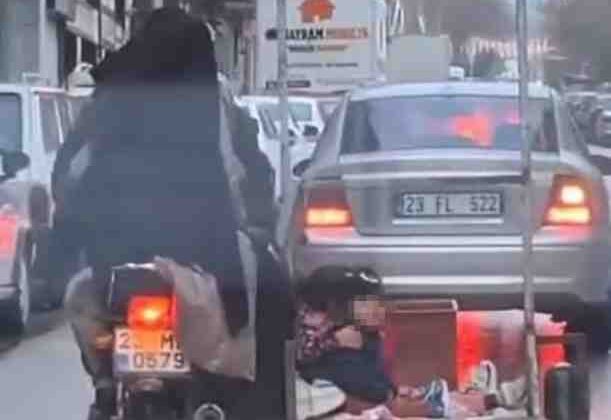 Elazığ’da tehlikeli motosiklet yolculuğu