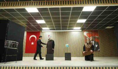Kulp’ta “Anadolu Şahidimiz” oyunu büyük ilgi gördü
