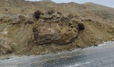 Muş-Erzurum yolunda heyelan meydana geldi