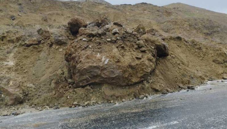 Muş-Erzurum yolunda heyelan meydana geldi