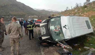 Pervari’de minibüs kazası: 1 öğrenci öldü