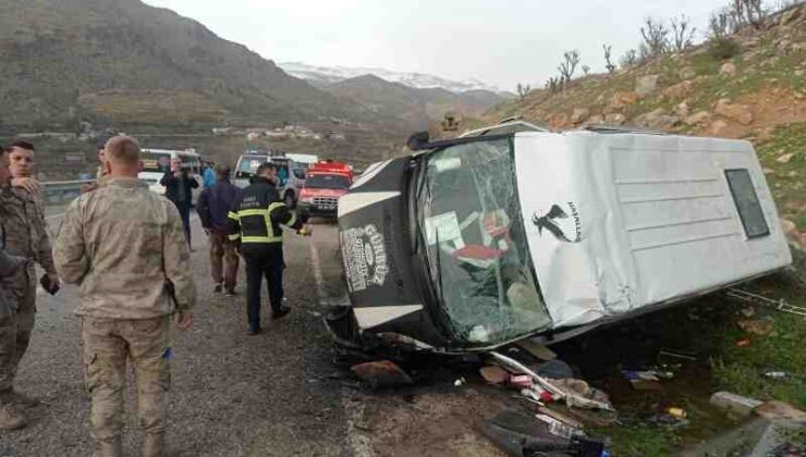 Pervari’de minibüs kazası: 1 öğrenci öldü