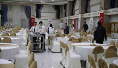 Ramazanda 7.500 kişiye iftar sofrası