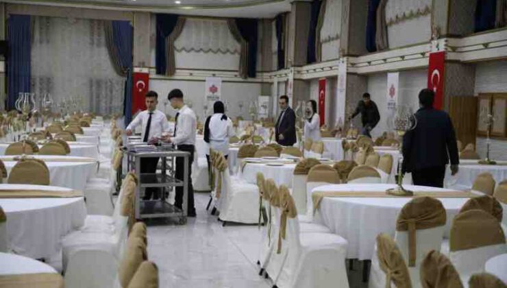 Ramazanda 7.500 kişiye iftar sofrası
