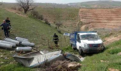Siirt’te tüplü kamyonet devrildi: 2 yaralı