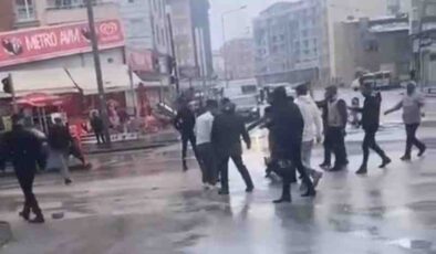 Van’da eşini bıçaklayan adam linçten kurtuldu