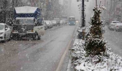 Van’da kar yağışı: 78 yol kapalı