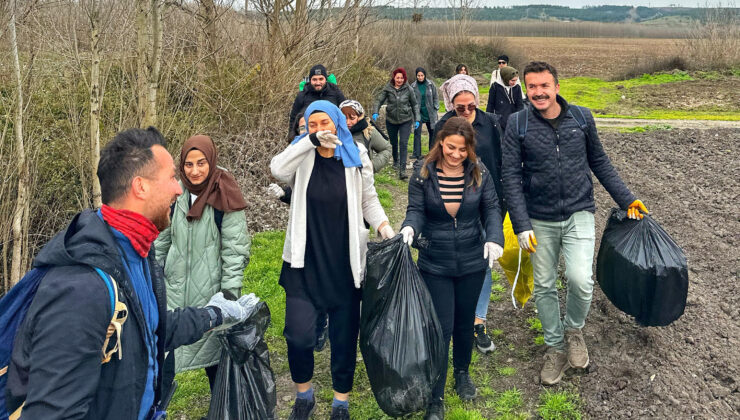 Diyarbakır Sosyal Etkinlik Topluluğu gönüllü olarak Hevsel Bahçeleri’ni temizledi