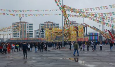 Diyarbakır’da Newroz Alanı Dolmaya Başladı: Coşku ve Bekleyiş Artıyor