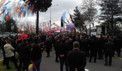 İstasyon meydanı doldu Cumhurbaşkanı Erdoğan bekleniyor