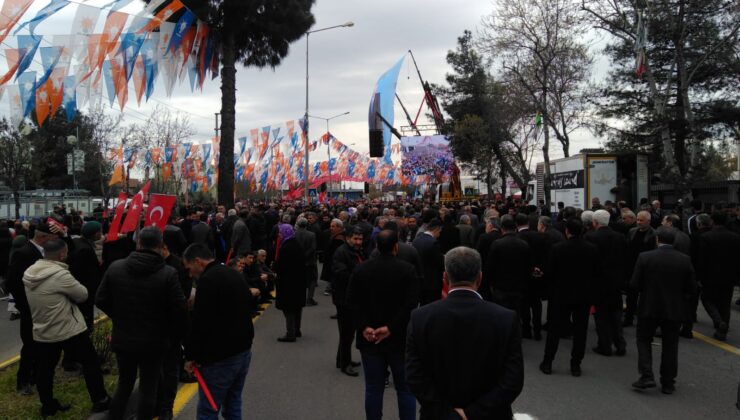 İstasyon meydanı doldu Cumhurbaşkanı Erdoğan bekleniyor