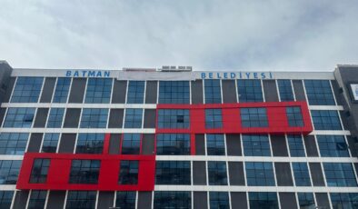 Batman’da ‘Büyükşehir’ Tabelası Gizemini Koruyor: Müjde mi verilecek?