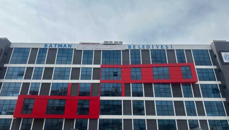 Batman’da ‘Büyükşehir’ Tabelası Gizemini Koruyor: Müjde mi verilecek?