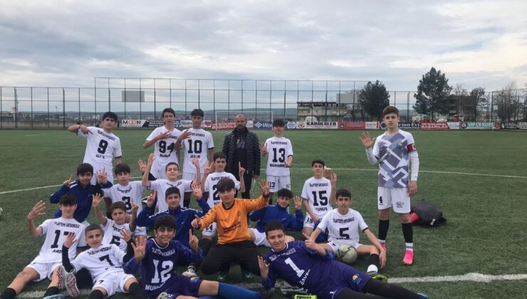 Diyarbakır Talaytepe Ortaokulu Futbol Takımı guruplarda zafer kazandı!