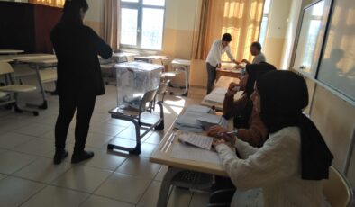 Diyarbakır’da sabah 07:00’da başlayan oy verme işlemi devam ediyor