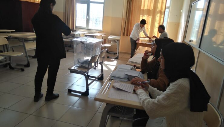 Diyarbakır’da sabah 07:00’da başlayan oy verme işlemi devam ediyor