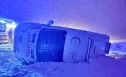 Yüksekova’da ambulans devrildi