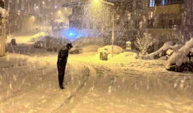 Yüksekova’da yoğun kar yağışı