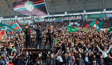 Taraftarlar stadyumu Amedspor bayraklarıyla donatalım