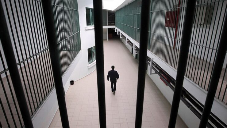 Türkiye’de şuanda 309 bin tutuklu kişi var