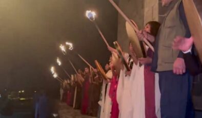 Surlarda gece meşaleli Newroz