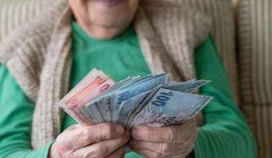 16 milyon emekli Bayram İkramiyesi için Resmi Gazete’yi bekleyecek