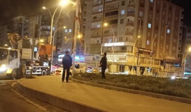 Diyarbakır’da  partilerin pankartları toplandı
