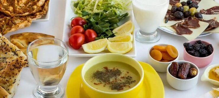 İftar yemeği yavaş yavaş ve küçük porsiyonlar halinde yenmeli