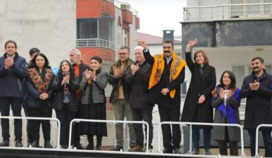 Leyla Zana Kulp’ta yoğun ilgiyle karşılandı