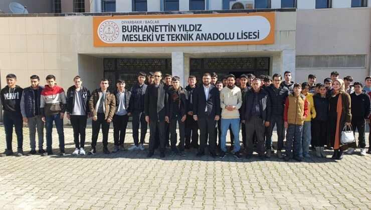 Mezun olduğu Meslek lisesine şimdi seminer veriyor!