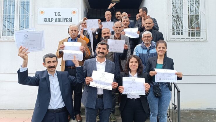 Kulp  Belediye Başkanı ve meclis üyeleri mazbatasını aldı