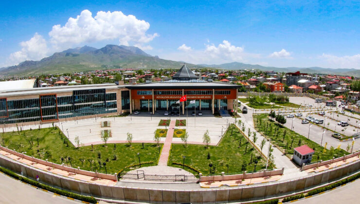 Van Büyükşehir’de mazbata AK Partili adaya verildi