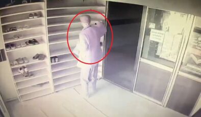 Camideki ayakkabı hırsızı kameralara takıldı