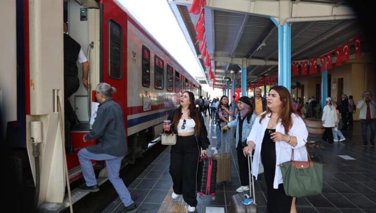 “Turistik Diyarbakır Ekspresi” ile gelenler kente hayran kaldı