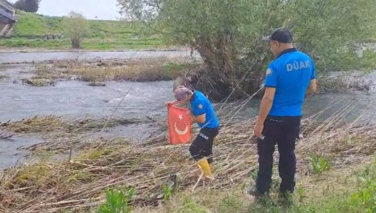 DÜAK ekibinin ‘Türk bayrağı’ hassasiyeti