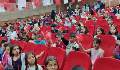 Ağrı’da ilk defa sinemaya giden çocuklar unutulmaz bir 23 Nisan yaşadı