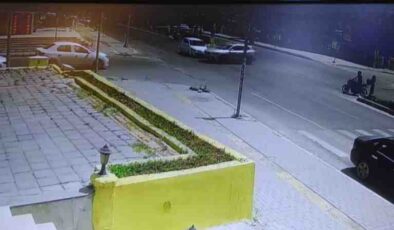 Akıl almaz trafik kazası güvenlik kamerasına yansıdı