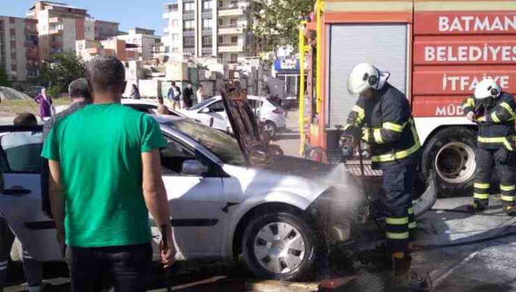 Batman’da otomobil alev aldı, itfaiye müdahale etti
