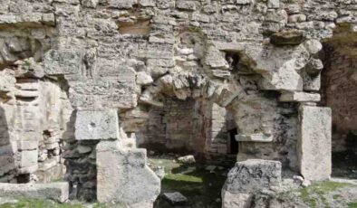 Bin 200 yıllık kilise zamana meydan okuyor