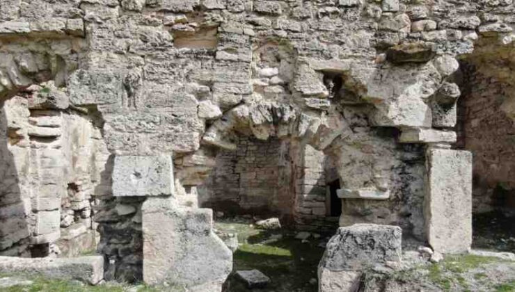 Bin 200 yıllık kilise zamana meydan okuyor