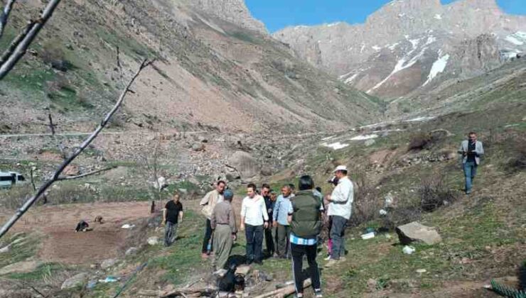 Hakkari’de vadide yol onarım çalışmaları incelendi